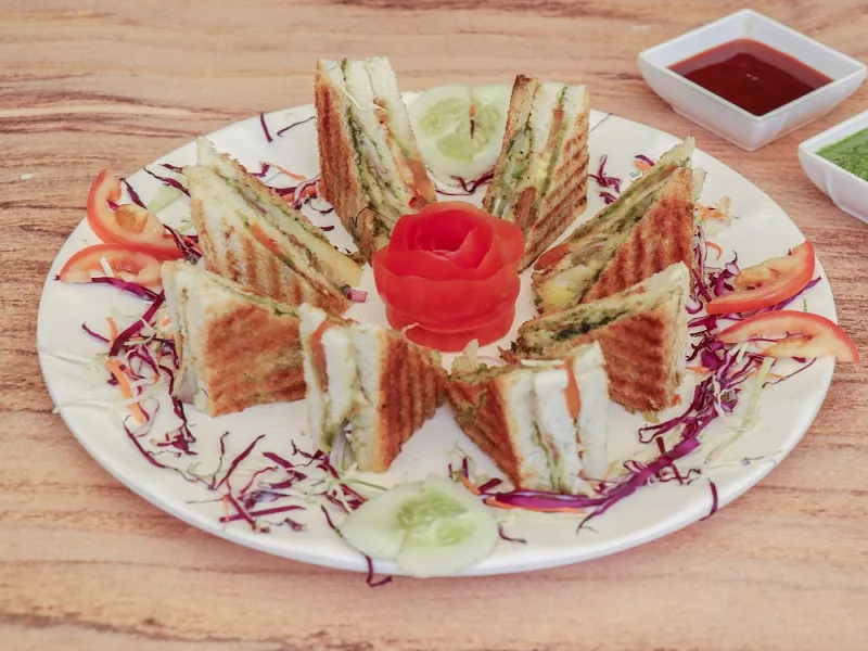 Veg Grilled Sandwich (Brown)