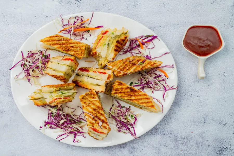 Veg Grilled Sandwich (White)